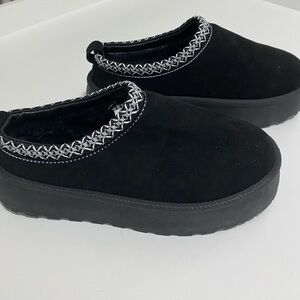 Joyspun Ultra Short Faux Suede Platform Clog Slippers NWT Size 8.5